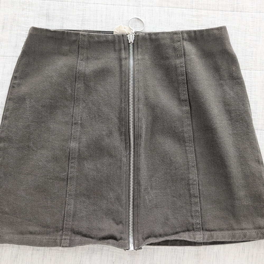 Gray Zippered Women's Skirt